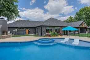 OU Luxury Retreat! Hottub + Heated Pool! - Image 5