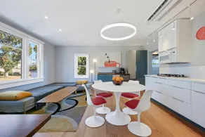 Stylish Suite Near Downtown & Convention Center - Image 5