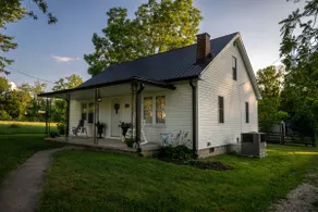 Downtown | Rural Charm | Fast WiFi |10 Minutes RRG - Image 4