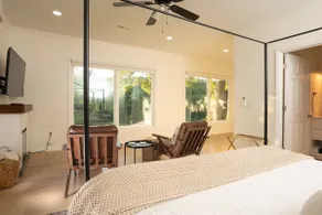 5BR • Lakefront - King Beds, Private Dock, Kayaks - Image 2