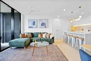 Modern & Stylish w/ Stunning Views, Pool & Parking - Image 2