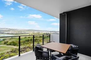 Modern & Stylish w/ Stunning Views, Pool & Parking - Image 3