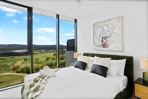 Modern & Stylish w/ Stunning Views, Pool & Parking - Image 5