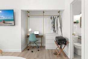 Design Chic: King Suite with Kitchenette - Image 4