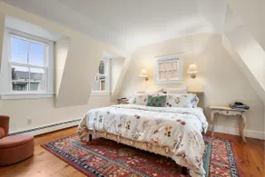 4BR Historic Home|Minutes 2 Downtown Salem|Parkin? - Image 2
