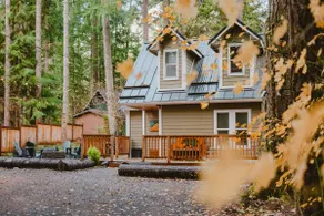 5 miles from MRNP, private hot tub, full remodel - Image 2