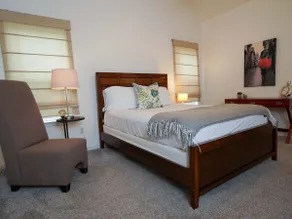 Elegant safe home 5 minutes to downtown - Image 4
