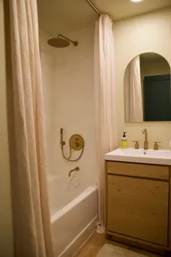 Designer Garden Unit in Bridgeport - Image 4