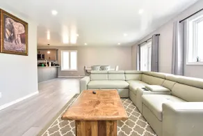 Elegant 3 bedrooms 2 bathrooms + private backyard - Image 3