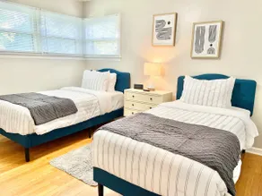 Beautiful 3 bdrm home, 20 min to Naval Base - Image 3