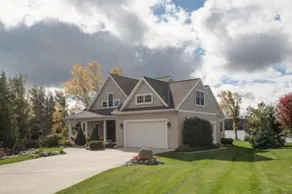 Beautiful Waterfront Property - Image 3