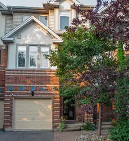 4 BDRM with Waterfront & Hot Tub - Image 3