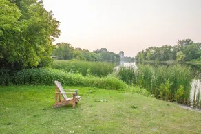 4 BDRM with Waterfront & Hot Tub - Image 5