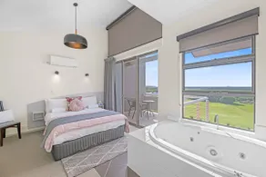 Lux 2-Bedroom Spa Apartment with Ocean Views - Image 3