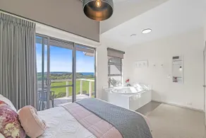 Lux 2-Bedroom Spa Apartment with Ocean Views - Image 2