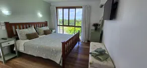 Wake up to sunrise over the sea & park. Large unit - Image 3