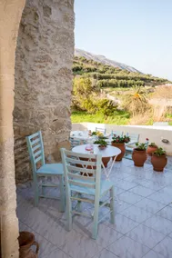 Trigono Luxury House - Image 5