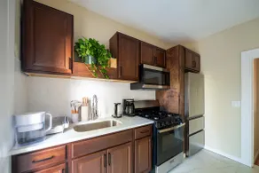 Spacious Brooklyn Room with Garden Terrace - Image 2