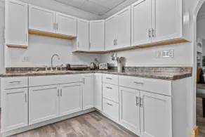 New Luxury House in the Heart of Janesville - Image 5