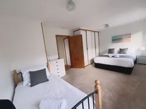 Sunny garden house -10 minutes to CBD,Luxury villa - Image 3