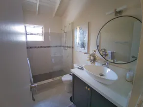 Stylish Apt -Free Parking,Cozy Couples Retreat - Image 3