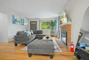 Stunning 5BR Retreat Minutes to DC w/Home Theatre - Image 3