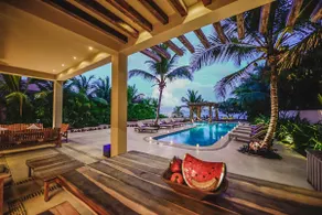 Alma Rosa Beachfront Luxury Villa w Heated Pool - Image 5