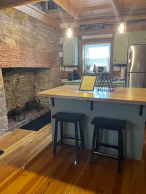 Renovated 1800 log house - Image 3