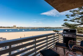 Stunning Bay View Condo | Top Floor with AC - Image 5