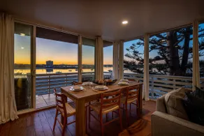 Stunning Bay View Condo | Top Floor with AC - Image 2