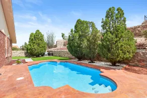 Beautiful cozy house with a pool - Image 4