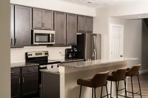 Sophisticated Townhouse in a Golf Community - Image 3
