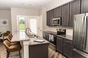 Sophisticated Townhouse in a Golf Community - Image 4