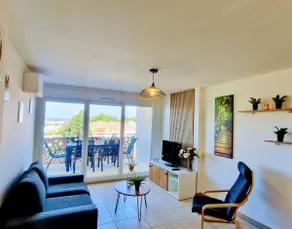 Thau-Indigo, New Apartment, Near Beach, Air Conditioned - Image 5