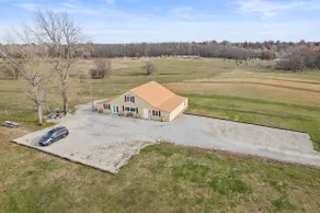 8BR Private Barndominium Getaway + Near Liberty - Image 5