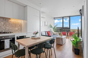 Skyview Retreat Box Hill | Parking | Roof Top Pool - Image 3