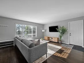 Stylish and Bright 3Bd Home, Amazing Deck, Game Room, Free Parking - Image 3