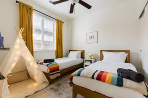 Cozy Getaway– King Suite, Mini Golf, Arcade, Quiet - Image 3