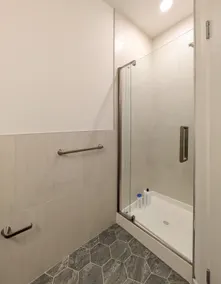 213 Spacious 3BR | Walk to Train | Free Parking - Image 5