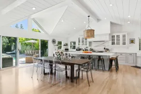 Newly Renovated Modern 3BD, Pool & Vineyard Views - Image 4