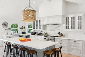 Newly Renovated Modern 3BD, Pool & Vineyard Views - Image 5