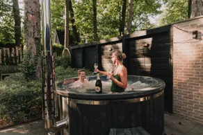 Wellness Jungle Oasis/Jacuzzi, Sauna & Charging Station - Image 5