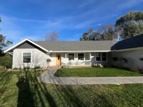 Cozy Country Home on 5 acres - 30 min to Sequoia - Image 2