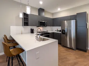 310 Sleek 1BR – Walk to Train |Free Parking. - Image 3