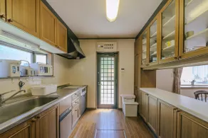 Lake view / BBQ possible until 9 pm / Panoramic view of Lake Kawaguchi. A 4-minute walk to the lake / Entire house rental / Parking for 6 cars - Image 5