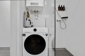 Luxury Design Altstadt Suite - 3BR & Free Parking by HERO HOMES Graz - Image 5