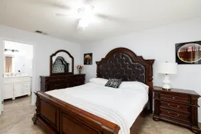 Cozy 3-Bedroom Getaway In Vegas - Image 2