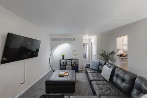 Central, Cozy & Quiet home in St. Louis. - Image 2