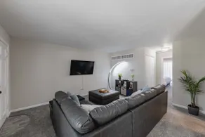 Central, Cozy & Quiet home in St. Louis. - Image 3