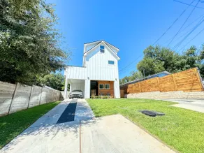 Texas-Themed Home - Image 2